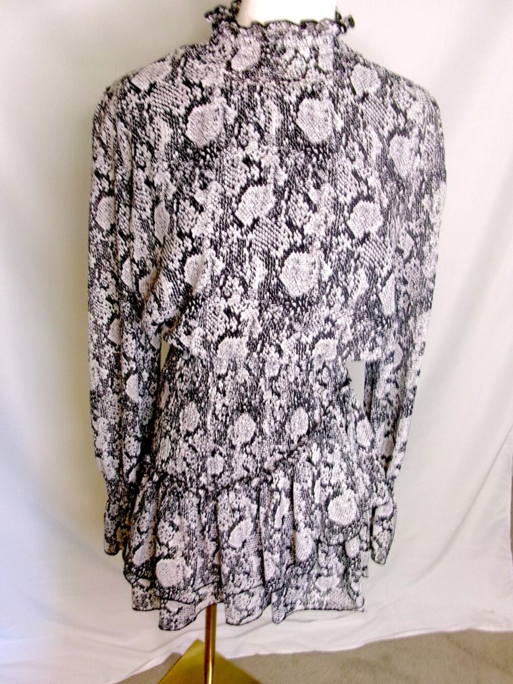 Vestique Snake Print Ruffle Mini Dress Smocked Waist Large - Picture 3 of 9